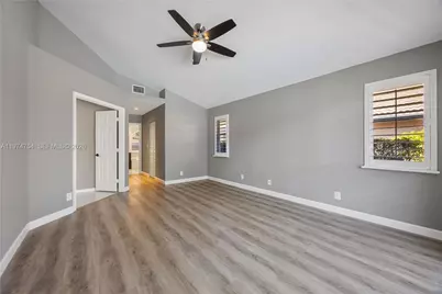 805 Bayside Ln, Weston, FL 33326 - Photo 14