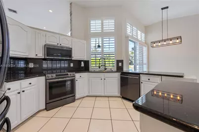 805 Bayside Ln, Weston, FL 33326 - Photo 12