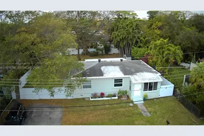 204 SW 7th Ave, Hallandale Beach, FL 33009 - Photo 2