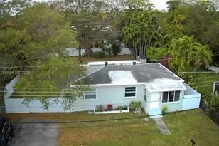 204 SW 7th Ave, Hallandale Beach, FL 33009 - Photo 2