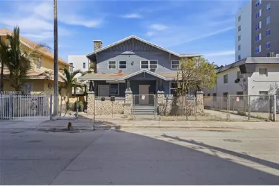 667 NW 1st St, Miami, FL 33128 - Photo 2