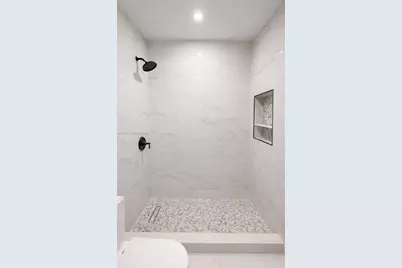 5935 W 16th Ln, Hialeah, FL 33012 - Photo 10