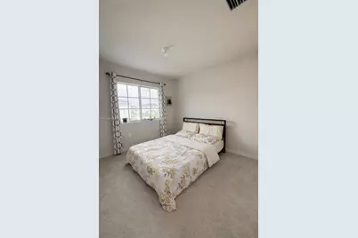 1081 NW 5th St, Florida City, FL 33034 - Photo 10