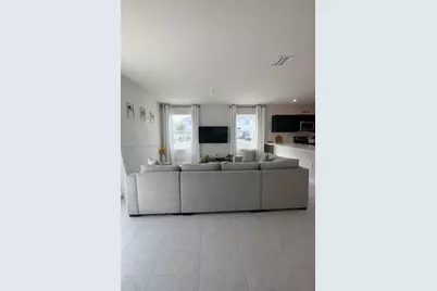 1081 NW 5th St, Florida City, FL 33034 - Photo 4