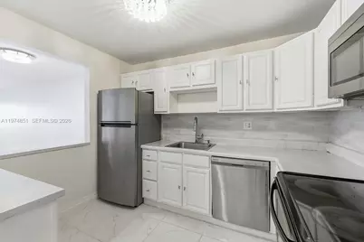 140 Lakeview Dr #203, Weston, FL 33326 - Photo 6