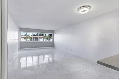 140 Lakeview Dr #203, Weston, FL 33326 - Photo 2