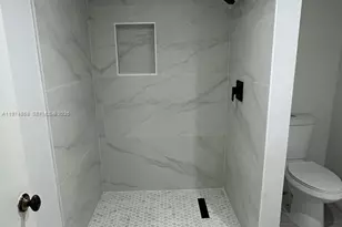 10000 NW 80th Ct, Hialeah Gardens, FL 33016 - Photo 8