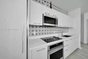 55 SW 9th St, Miami, FL 33130 - Photo 22