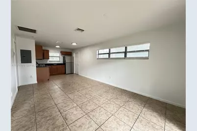 1045 NE 10th Ave #1, Fort Lauderdale, FL 33304 - Photo 4