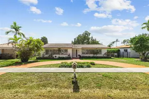 10262 SW 27th St, Miami, FL 33165 - Photo 1