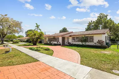 10262 SW 27th St, Miami, FL 33165 - Photo 2