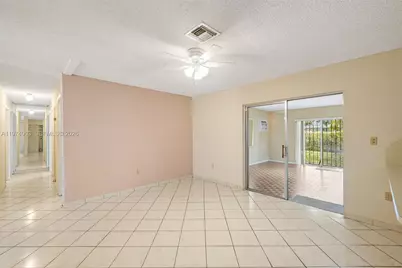 10262 SW 27th St, Miami, FL 33165 - Photo 6