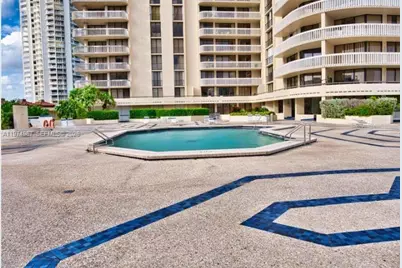 19355 Turnberry Way #17C, Aventura, FL 33180 - Photo 8