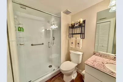 318 Lakeview Dr #203, Weston, FL 33326 - Photo 12