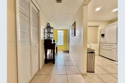318 Lakeview Dr #203, Weston, FL 33326 - Photo 8