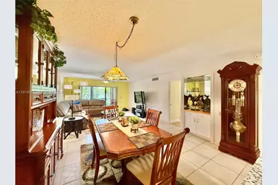 318 Lakeview Dr #203, Weston, FL 33326 - Photo 6