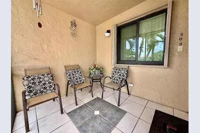 318 Lakeview Dr #203, Weston, FL 33326 - Photo 2