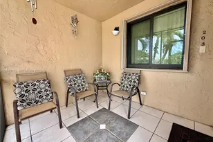 318 Lakeview Dr, Weston, FL 33326 - Photo 2