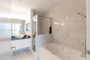 31 SE 5th St, Miami, FL 33131 - Photo 12