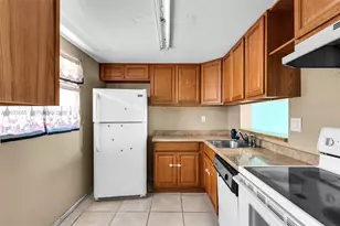 8615 NW 8th St, Miami, FL 33126 - Photo 8