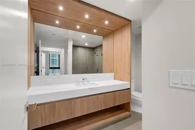 11 NE 6th St #2104, Miami, FL 33132 - Photo 8