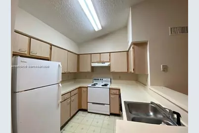 7630 Westwood Dr #327, Tamarac, FL 33321 - Photo 4