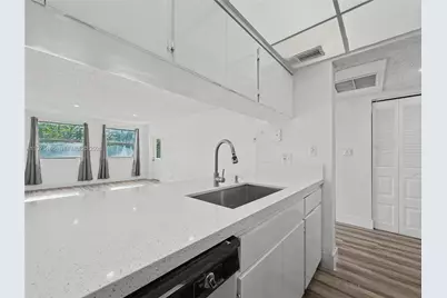 8120 Geneva Ct #453, Doral, FL 33166 - Photo 2