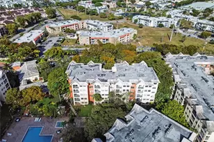 8120 Geneva Ct, Doral, FL 33166 - Photo 32