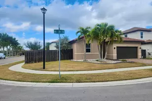 4103 NE 20th St, Homestead, FL 33033 - Photo 2