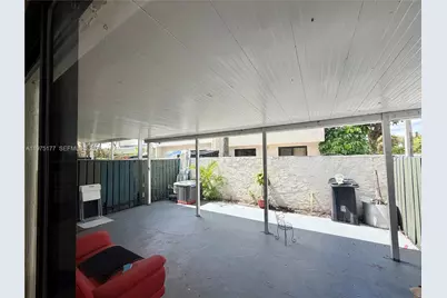 8556 NW 8th St, Miami, FL 33126 - Photo 10