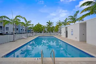 2535 NE 193rd St, Miami, FL 33180 - Photo 22
