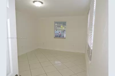 551 E 39th St, Hialeah, FL 33013 - Photo 2