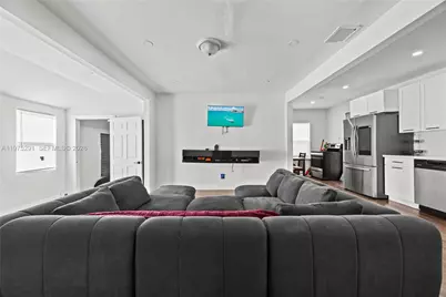 919 NW 66th St, Miami, FL 33150 - Photo 8