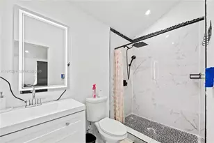 919 NW 66th St, Miami, FL 33150 - Photo 14
