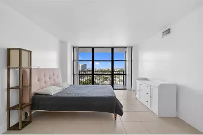 1000 Parkview Dr #1001, Hallandale Beach, FL 33009 - Photo 14