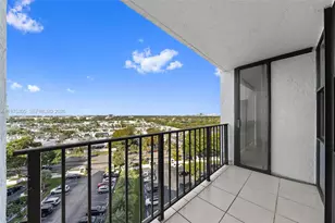1000 Parkview Dr, Hallandale Beach, FL 33009 - Photo 20
