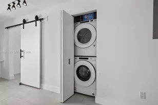 877 NE 195th St, Miami, FL 33179 - Photo 20