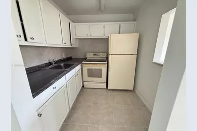 210 Canterbury J #210, West Palm Beach, FL 33417 - Photo 4
