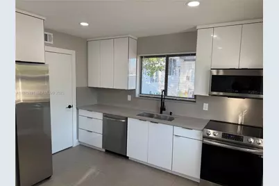 3275 SW 27th St #3275, Miami, FL 33133 - Photo 4