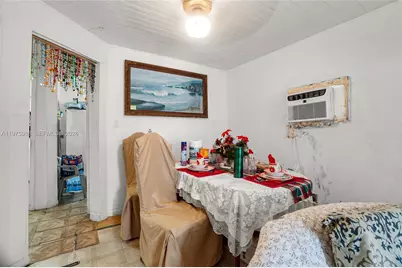 1733 NW 66th St, Miami, FL 33147 - Photo 20