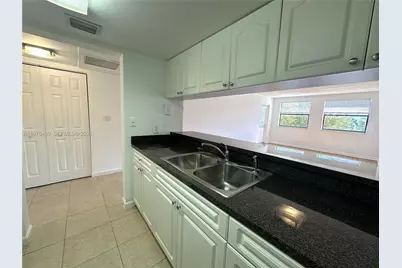 8160 Geneva Ct #404, Doral, FL 33166 - Photo 4