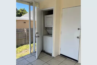 109 SW 1st Ave, Hallandale Beach, FL 33009 - Photo 18
