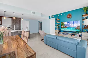 68 SE 6th St, Miami, FL 33131 - Photo 10