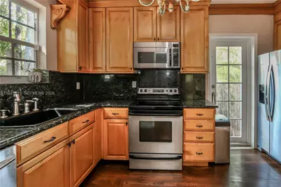 1260 La Mancha Ave, Coral Gables, FL 33134 - Photo 10