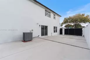 7945 NW 187th Ln, Hialeah, FL 33015 - Photo 40