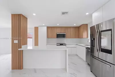 7945 NW 187th Ln, Hialeah, FL 33015 - Photo 6