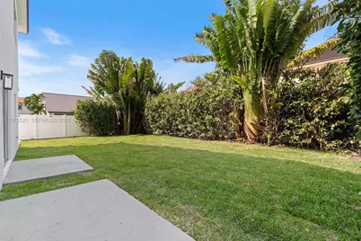7945 NW 187th Ln, Hialeah, FL 33015 - Photo 38