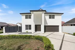 7945 NW 187th Ln, Hialeah, FL 33015 - Photo 2