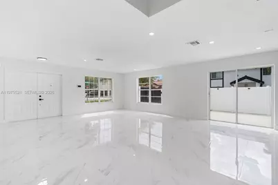 7945 NW 187th Ln, Hialeah, FL 33015 - Photo 12