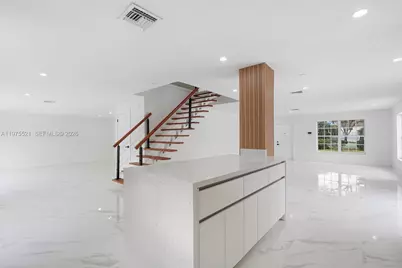 7945 NW 187th Ln, Hialeah, FL 33015 - Photo 8